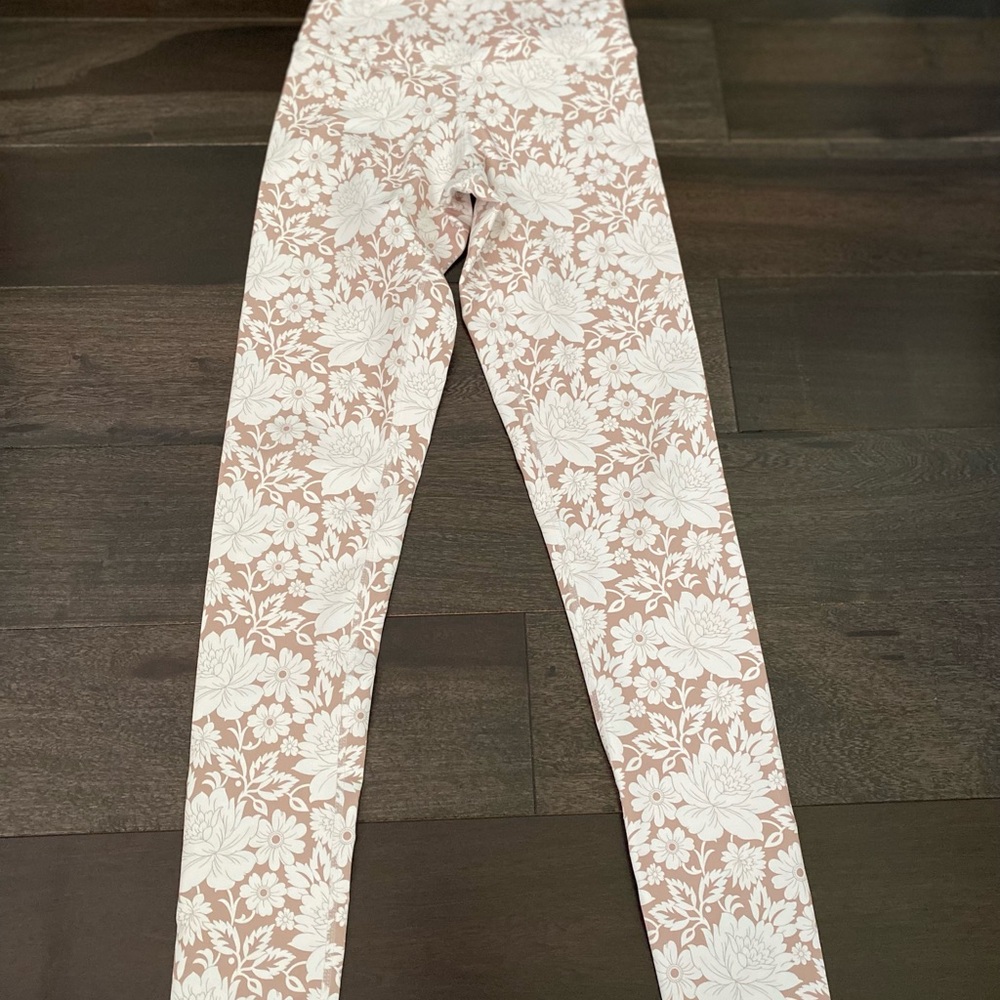 DYI xsmall feminine workout leggings, flattering